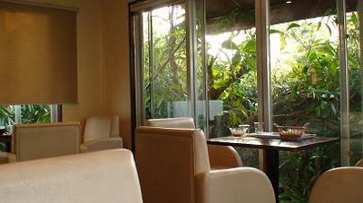 有名なパリのパン屋さん「ボンジュール」の店内雰囲気
