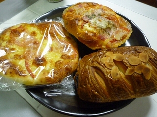 BOULANGERIE BZ (ブーランジュリー ビズ)のクロワッサン以外のデニッシュ系のパン