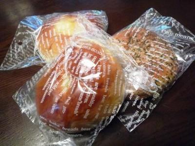 パン工房Paoの田芋ぱんと、チーズあんぱん、チキンカレーパンを購入