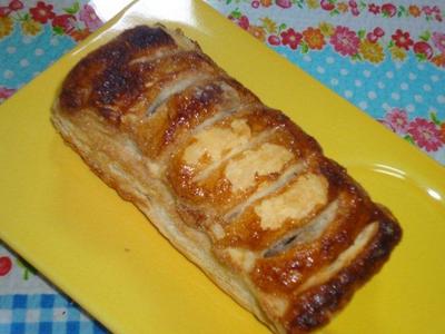 焼き立てパン工房「パンファクトリー さんと・のれ」のパイ生地がサクサクで美味しい田芋パイ